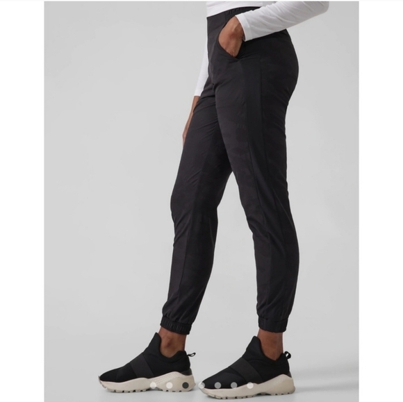 Athleta Brooklyn Textured Black Camo Lux Joggers size 4 - Picture 3 of 15